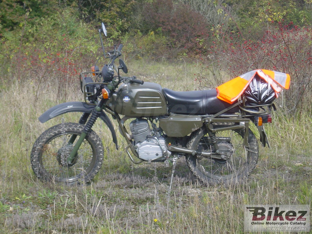 Big rrty^^ k 125 military picture and wallpaper from Bikez.com